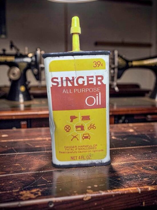 Singer Other - Singer Vintage All Purpose Oil Tin 4 Fl Oz Sewing Machine Lubricant With Origina